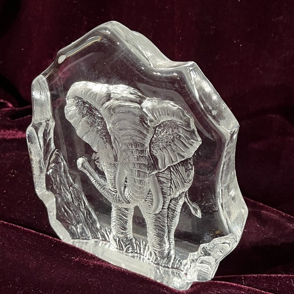 Elephant Glass Artwork Statue Clear Etched Paper Weight Vigour Giftland - Picture 2 of 8